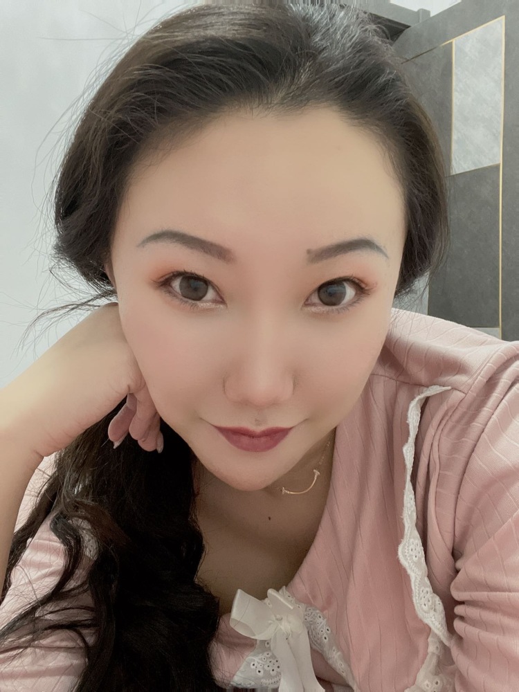 乌丽雅苏-内蒙古自治区·呼伦贝尔市·海拉尔区-抖音-身高165 体重55
接瞳模,服装寄拍 效率高 事少😋