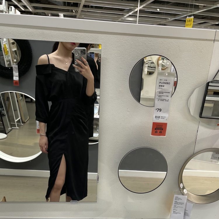 One.Day.-江苏省·南京市·江宁区--身高173cm,体重53kg,喜欢拍照,可以接衣服、首饰、鞋子等等的寄拍,不露脸最好~露脸的照片详谈啦。