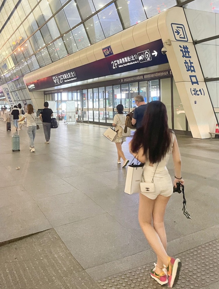 小汤圆-浙江省·宁波市·鄞州区--我是国内外设计师品牌买手公司的搭配师|素人模特
160/97
S码 买家秀 瞳模 妆模 探店 宁波 都可以接