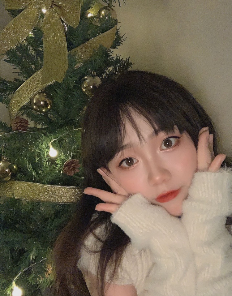 圆圆圆脑壳啊🐽-四川省·资阳市·雁江区--接买家秀寄拍,什么风格都可以,会拍照会P图,喜欢买买买,经常拍优质买家秀~