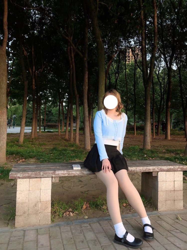 樱桃肉肉丸🍒-河南省·南阳市·宛城区-快手 抖音-喜欢拍照 热爱p图 一枚爱笑且热爱生活的微胖小妹子~
等待接单中…滴滴滴~~~