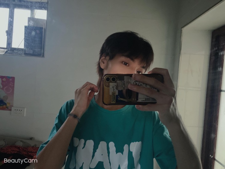 Fake Love.-陕西省·西安市·未央区-抖音-本人22身高174体重100斤目前自由职业者喜欢拍照有寄拍模特这方面的合作