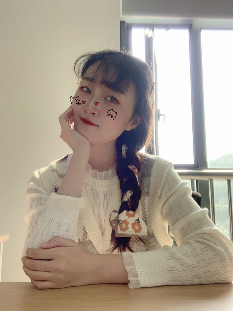 Moonlight°-江苏省·无锡市·滨湖区--学校模特队的,身高172,体重105,可接寄拍、开箱视频,测评,可发布长篇描述等,有文字基础。风格都能驾驭。