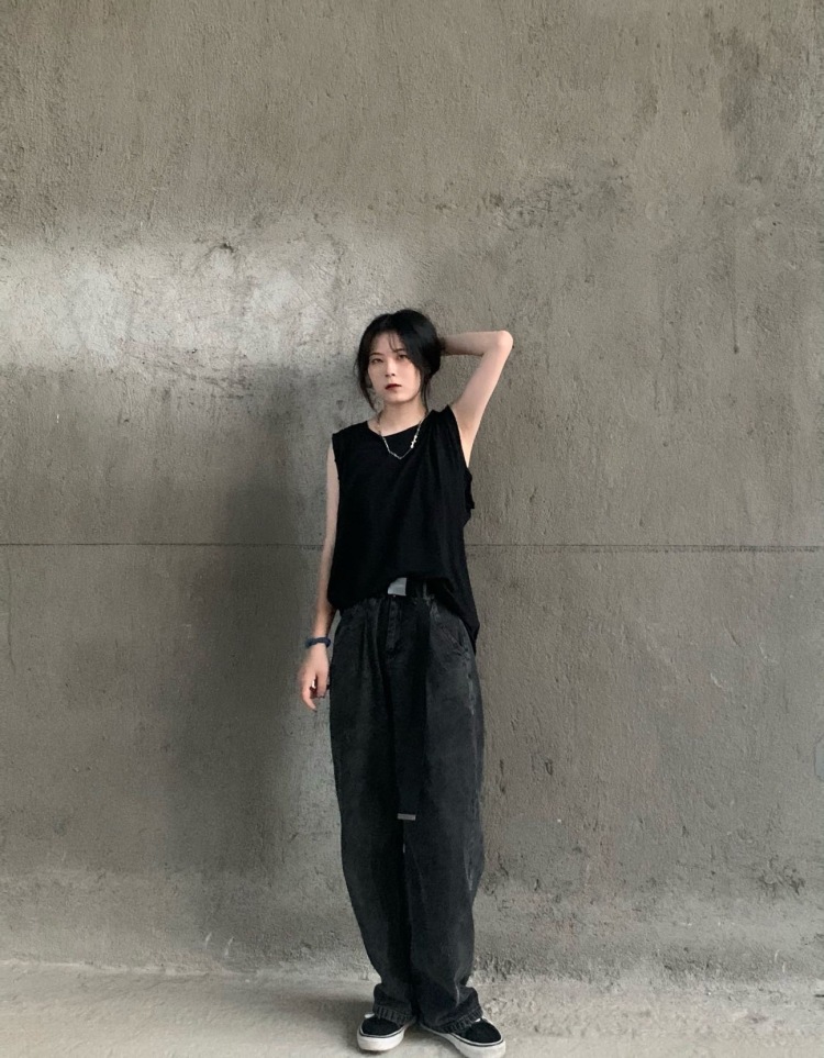 咳咳-浙江省·丽水市·龙泉市-抖音-接过寄拍买家秀有经验  有和tb商家合作过 身高167 体重96  中性风一般休闲风都可  饰品美瞳也可 对镜他拍都可
