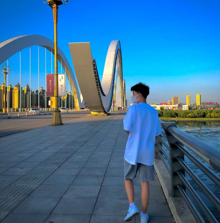 沈阳市首富💰-辽宁省·沈阳市·沈河区--素人寄拍模特 可接寄拍 买家秀 开箱视频 身高180 体重140 本人学生放假期间 时间充足 拍到满意