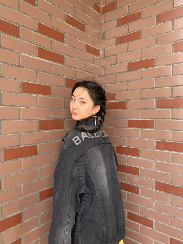 ZhouZhou-🍥-贵州省·贵阳市·清镇市-快手-大家好!
我是周舟
舞蹈爱好者 表演专业
可接寄拍 某包 拼XX都可
接饰品 口红 衣服裤子鞋子都行
希望有商家可以合作✌
喜欢穿搭p图拍照
专业有化妆课 拍摄课
会拍会穿五官端正
各种风格