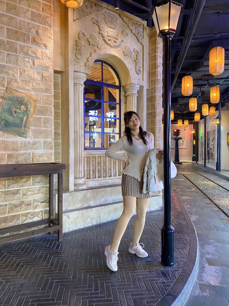 小魔女-上海市·上海市·虹口区--健身教练,接寄拍,服饰,包包,各种风格都可以,会修图,出片快,好沟通