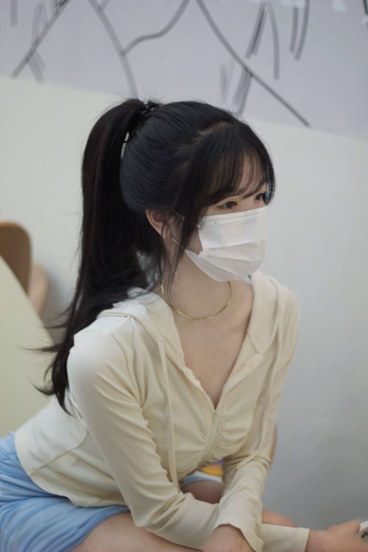 玲玲-广西壮族自治区·南宁市·西乡塘区-抖音,快手 ***-有着丰富拍照经验 能保证每张图片清晰,美瞳 衣服鞋子,帽子围巾等都可接!