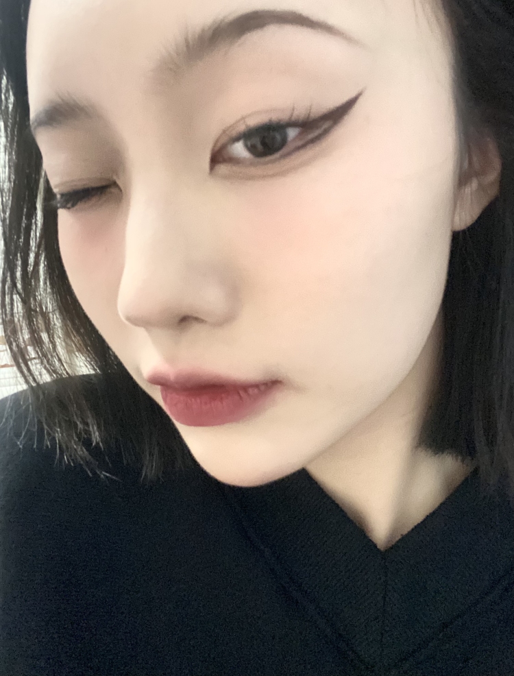 BlAcKdoVe2_-湖南省·长沙市·开福区-抖音 *** 微博-学生党,接寄拍模特、产品测评种草、新媒体运营、产品推广、买家秀等,169 49kg,会pr、ps、剪映,擅长化妆穿搭拍照拍摄唱歌,可变换多种风格,有单反,有寄拍经验,不拖单,有诚意者call~