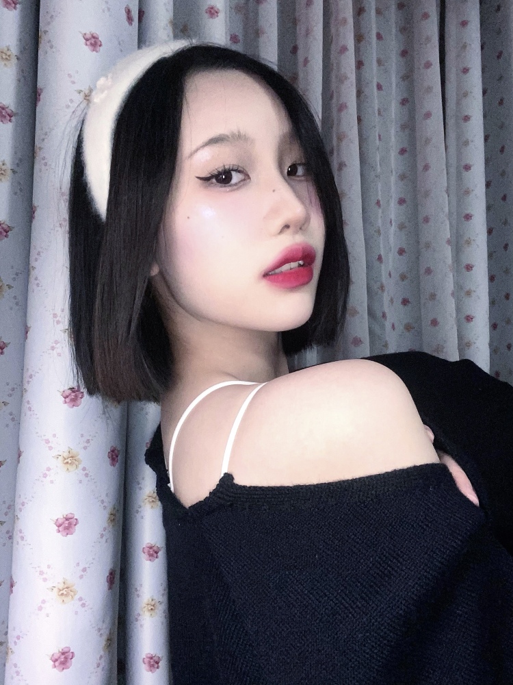 BlAcKdoVe2_-湖南省·长沙市·开福区-抖音 *** 微博-学生党,接寄拍模特、产品测评种草、新媒体运营、产品推广、买家秀等,169 49kg,会pr、ps、剪映,擅长化妆穿搭拍照拍摄唱歌,可变换多种风格,有单反,有寄拍经验,不拖单,有诚意者call~