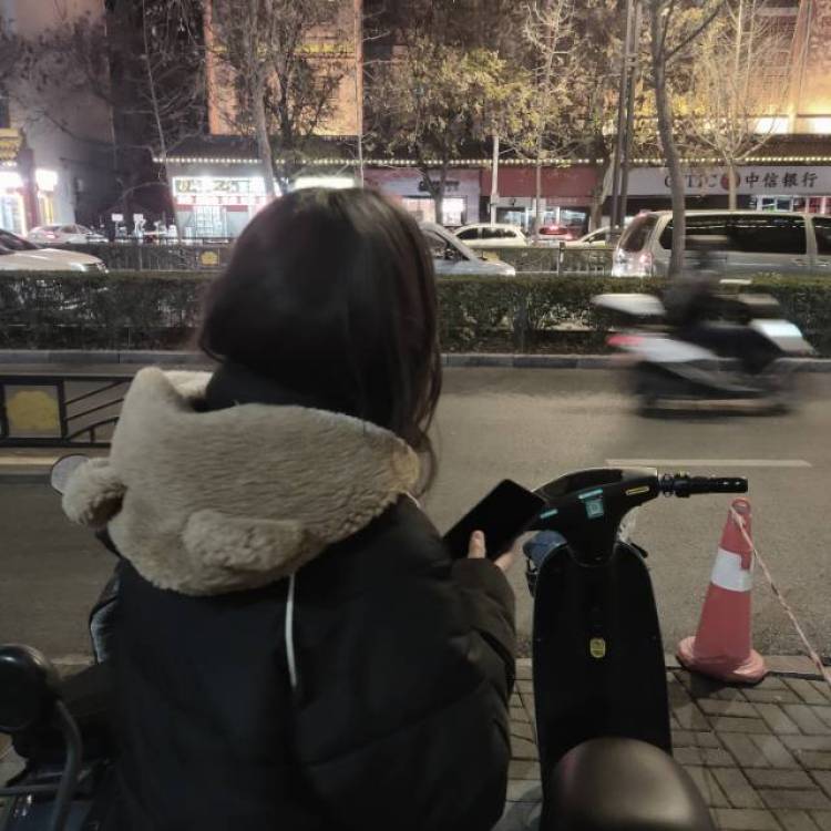 love.-河南省·洛阳市·涧西区--会唱歌，会P图，脾气好，第一次接触这个平台希望给一个机会（不接内衣）