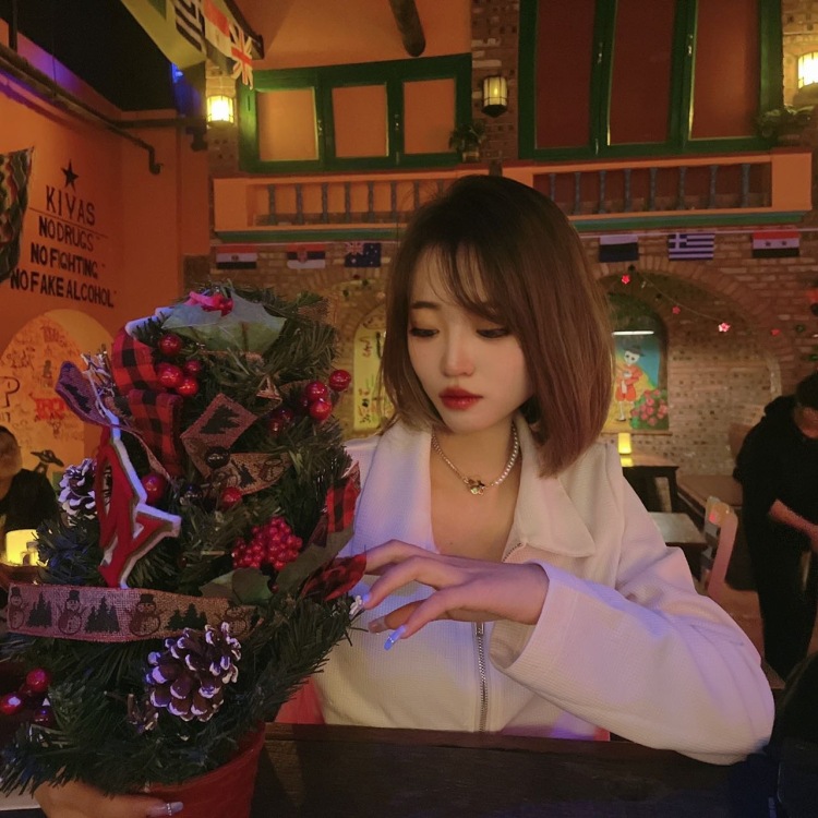 美女-北京市·北京市·东城区--接寄拍卖家,约拍,任意风格,衣服,包包,鞋子,首饰,化妆品都🉑️