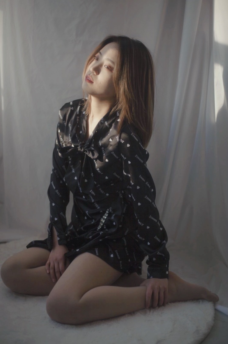 美女-北京市·北京市·东城区--接寄拍卖家,约拍,任意风格,衣服,包包,鞋子,首饰,化妆品都🉑️