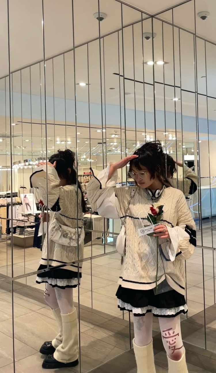 Mm-上海市·上海市·奉贤区-抖音,微博,***-在校学生,深入研究各风格类型的穿搭,可拍视频,照片,后期p图改图都可,费用和要求都可协商,详情可vx聊
