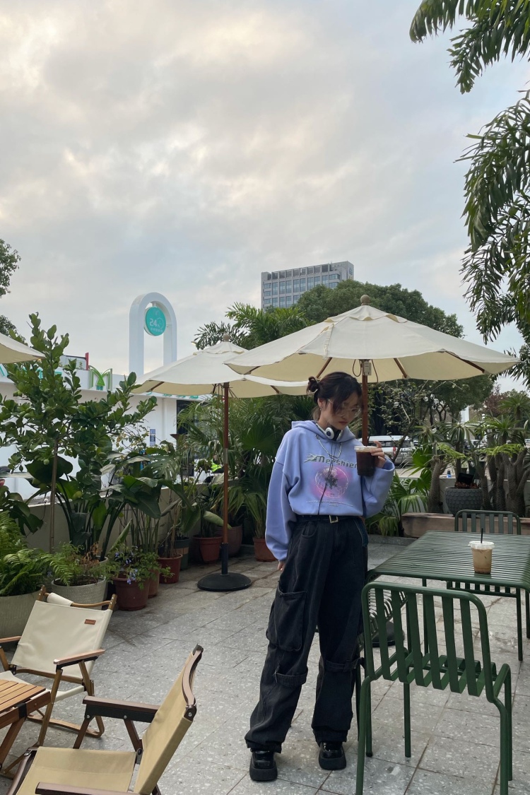 Mm-上海市·上海市·奉贤区-抖音,微博,***-在校学生,深入研究各风格类型的穿搭,可拍视频,照片,后期p图改图都可,费用和要求都可协商,详情可vx聊