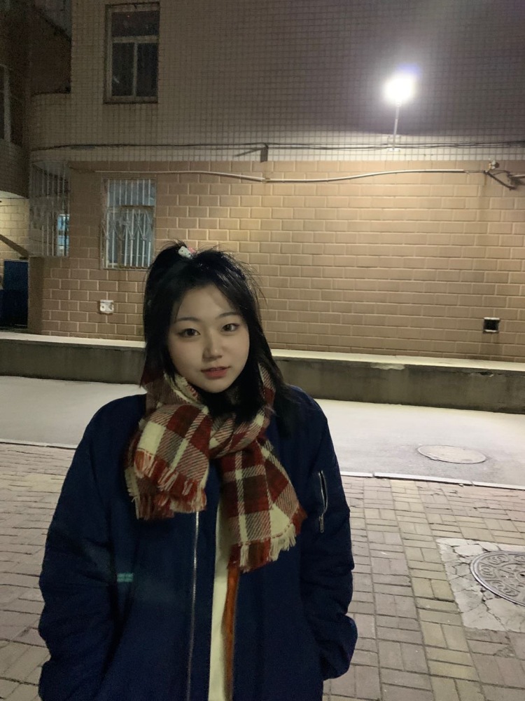 电眼美杜莎-河北省·邢台市·信都区--素人寄拍模特 身高160 体重65kg 适合拍一些上衣头饰为主的 新人尝鲜 费用协商