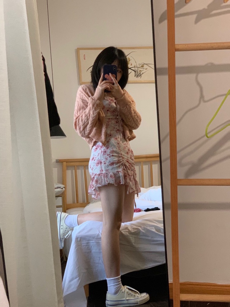 小野-贵州省·贵阳市·花溪区--我现在是一名在校大学生,专业读的是设计类,擅长美妆。可接衣服、帽子、美瞳、美妆、美食、饰品、玩具、手机壳类寄拍。