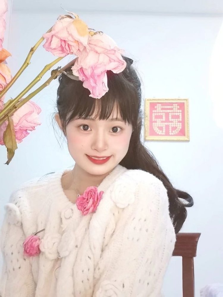 biu~-河北省·邯郸市·大名县-抖音 快手-本人比较喜欢拍照,唱歌、批图、画画都还挺拿手,都是自己拍出来的照片,风格比较喜欢清新甜美校园风格,饰品,美瞳,口红,化妆品都可以拍!下面请看照片