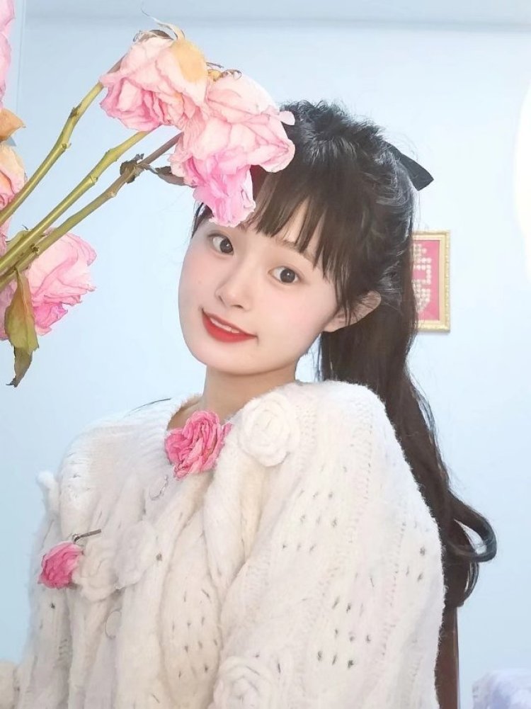 biu~-河北省·邯郸市·大名县-抖音 快手-本人比较喜欢拍照,唱歌、批图、画画都还挺拿手,都是自己拍出来的照片,风格比较喜欢清新甜美校园风格,饰品,美瞳,口红,化妆品都可以拍!下面请看照片