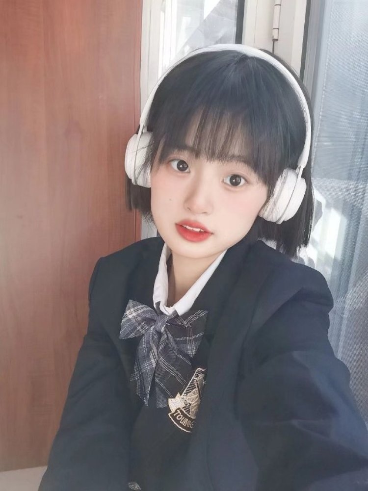 biu~-河北省·邯郸市·大名县-抖音 快手-本人比较喜欢拍照,唱歌、批图、画画都还挺拿手,都是自己拍出来的照片,风格比较喜欢清新甜美校园风格,饰品,美瞳,口红,化妆品都可以拍!下面请看照片