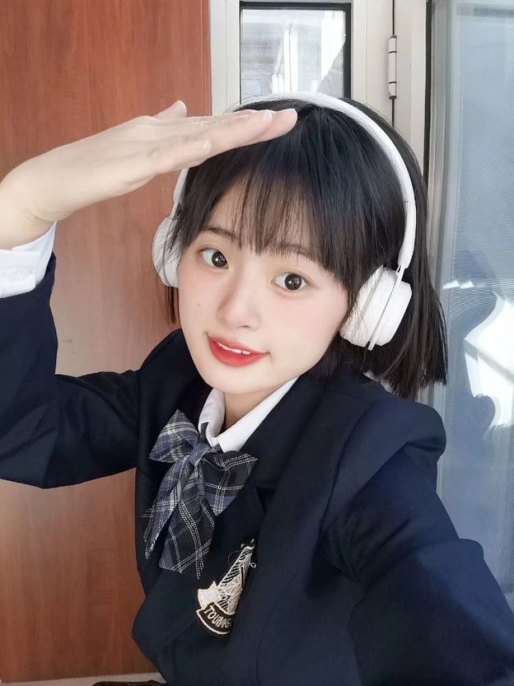 biu~-河北省·邯郸市·大名县-抖音 快手-本人比较喜欢拍照,唱歌、批图、画画都还挺拿手,都是自己拍出来的照片,风格比较喜欢清新甜美校园风格,饰品,美瞳,口红,化妆品都可以拍!下面请看照片
