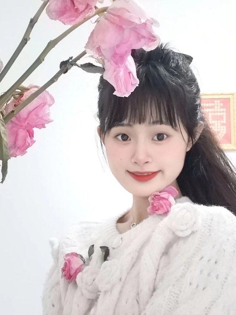 biu~-河北省·邯郸市·大名县-抖音 快手-本人比较喜欢拍照,唱歌、批图、画画都还挺拿手,都是自己拍出来的照片,风格比较喜欢清新甜美校园风格,饰品,美瞳,口红,化妆品都可以拍!下面请看照片