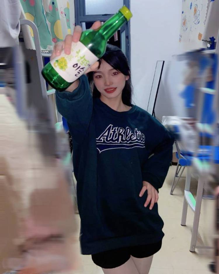 Darleen.-广西壮族自治区·南宁市·武鸣区-抖音快手***-买家秀 模特图 美妆 等 个人比较喜欢拍照 风格不定 多数都可接受