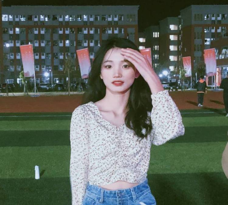 Darleen.-广西壮族自治区·南宁市·武鸣区-抖音快手***-买家秀 模特图 美妆 等 个人比较喜欢拍照 风格不定 多数都可接受