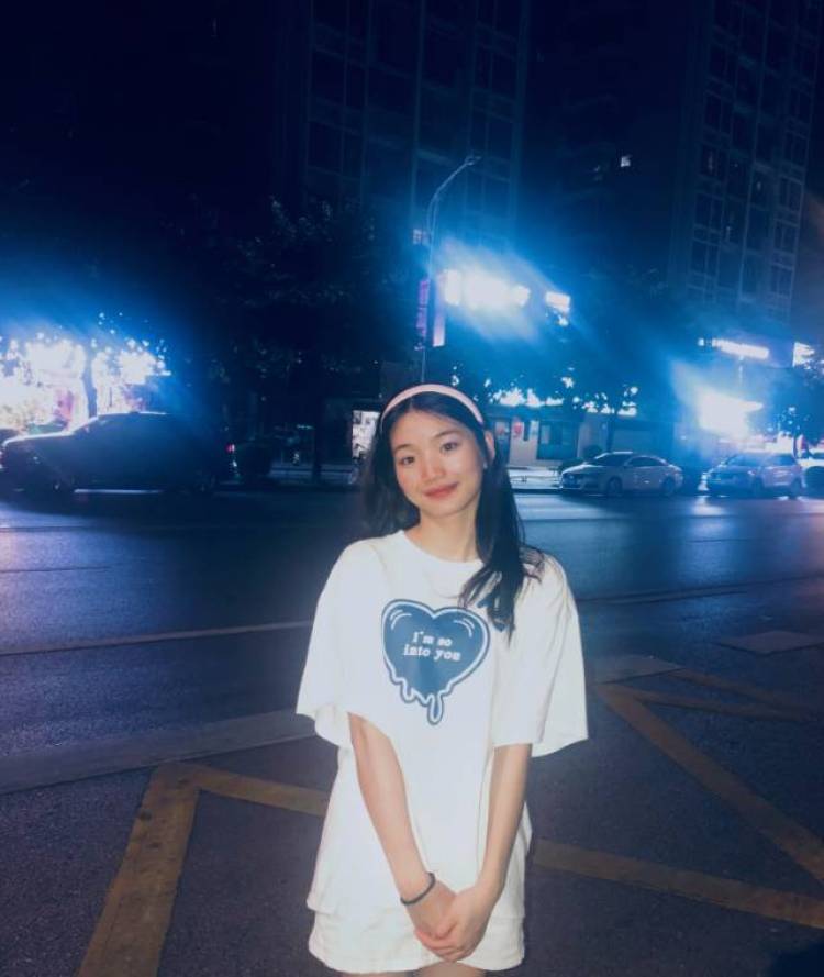 Darleen.-广西壮族自治区·南宁市·武鸣区-抖音快手***-买家秀 模特图 美妆 等 个人比较喜欢拍照 风格不定 多数都可接受