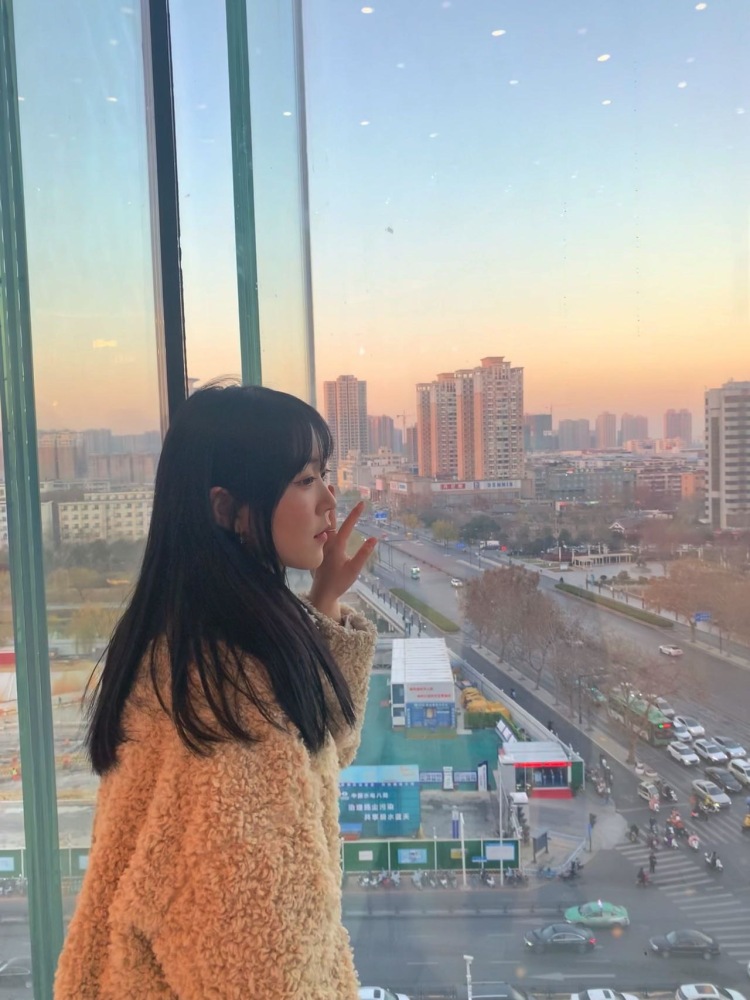 Lsw-河南省·濮阳市·华龙区-抖音 快手 -我现在是个学生啦 有很多时间去做这个 本人性格开朗爱笑 是个微胖的妹子 身高160体重100 可以***发推荐 想接拍 风格都可以 合作费用合适即可