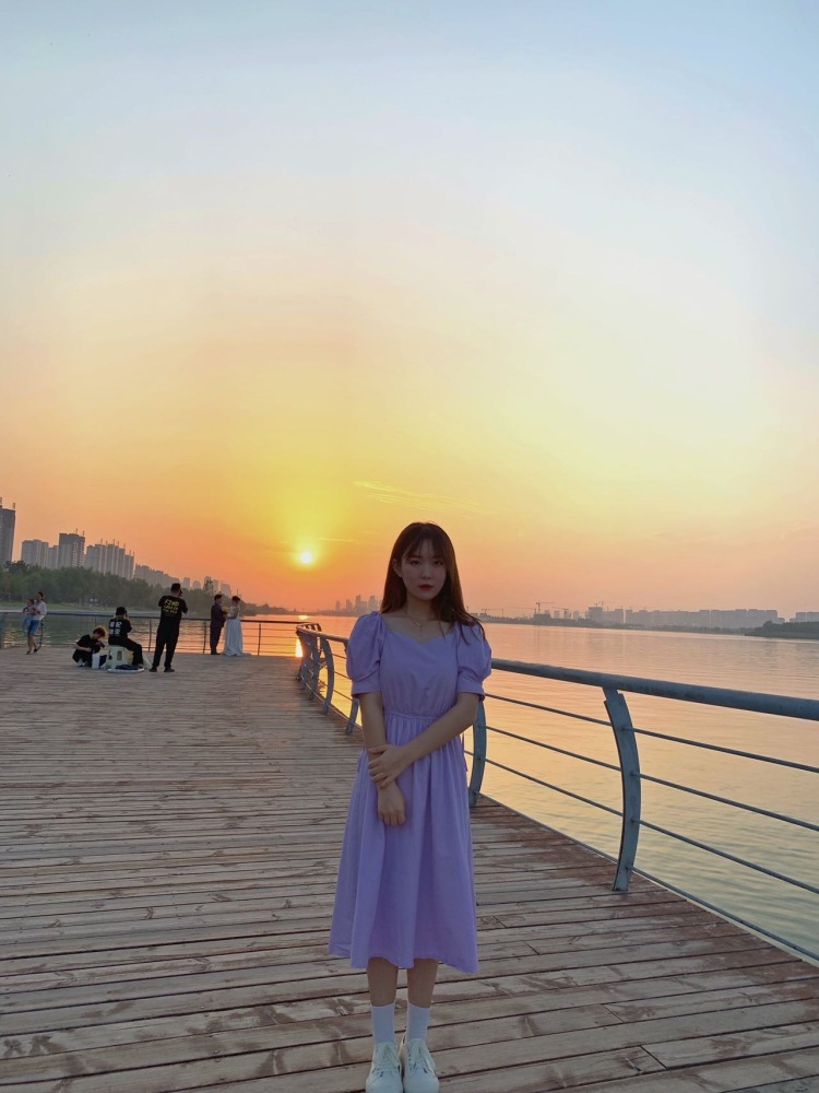 Lsw-河南省·濮阳市·华龙区-抖音 快手 -我现在是个学生啦 有很多时间去做这个 本人性格开朗爱笑 是个微胖的妹子 身高160体重100 可以***发推荐 想接拍 风格都可以 合作费用合适即可
