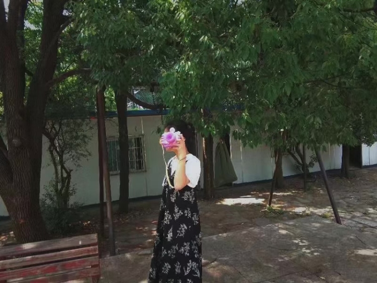六三-贵州省·贵阳市·云岩区-抖音 快手 微博-接寄拍 网拍 买家秀 可视频 照片 出图快 饰品 各种风格都可驾驭  开箱测评种草 平面模特兼职
艺名：小小梅
身份：素人
年龄：21
身高：155CM
体重：41KG