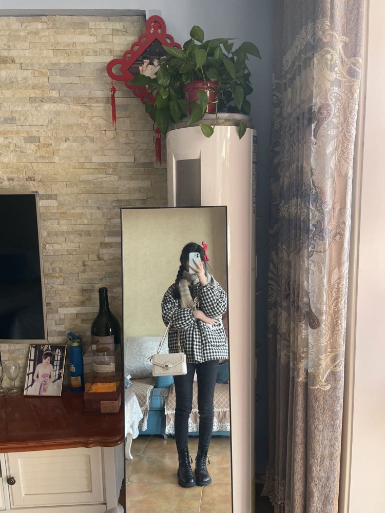 呆呆-河南省·开封市·兰考县--一个化妆师 净身高162cm 体重46kg 衣服 化妆品 美瞳皆可拍