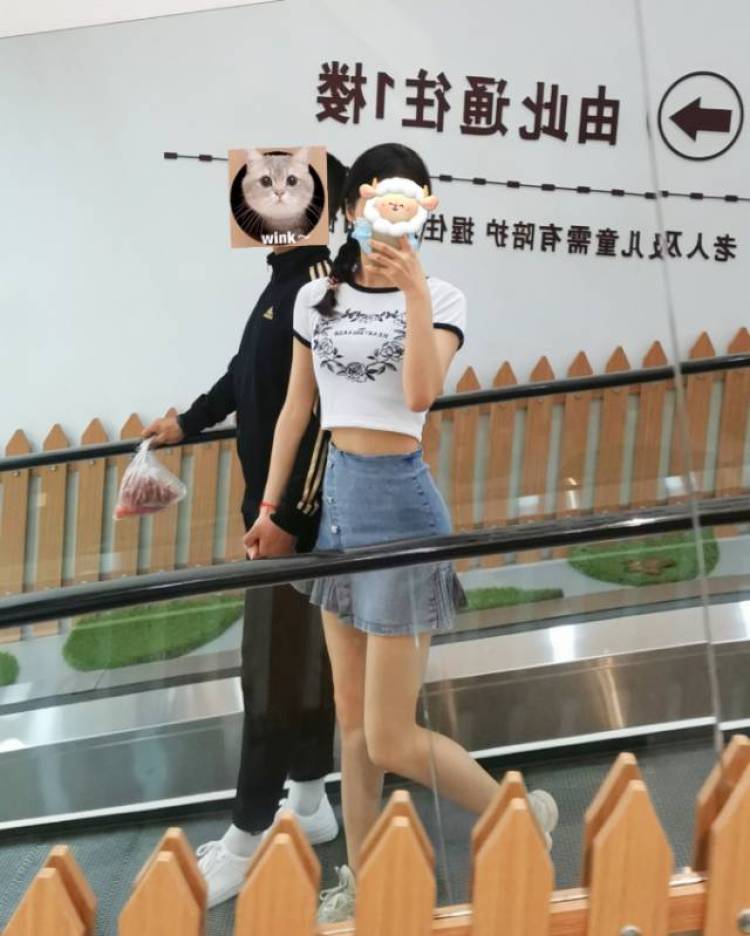 啾一口香菜-黑龙江省·大庆市·萨尔图区--身材很好,会P图,ins和甜酷风很在行,会唱歌跳舞,可接买家秀和寄拍