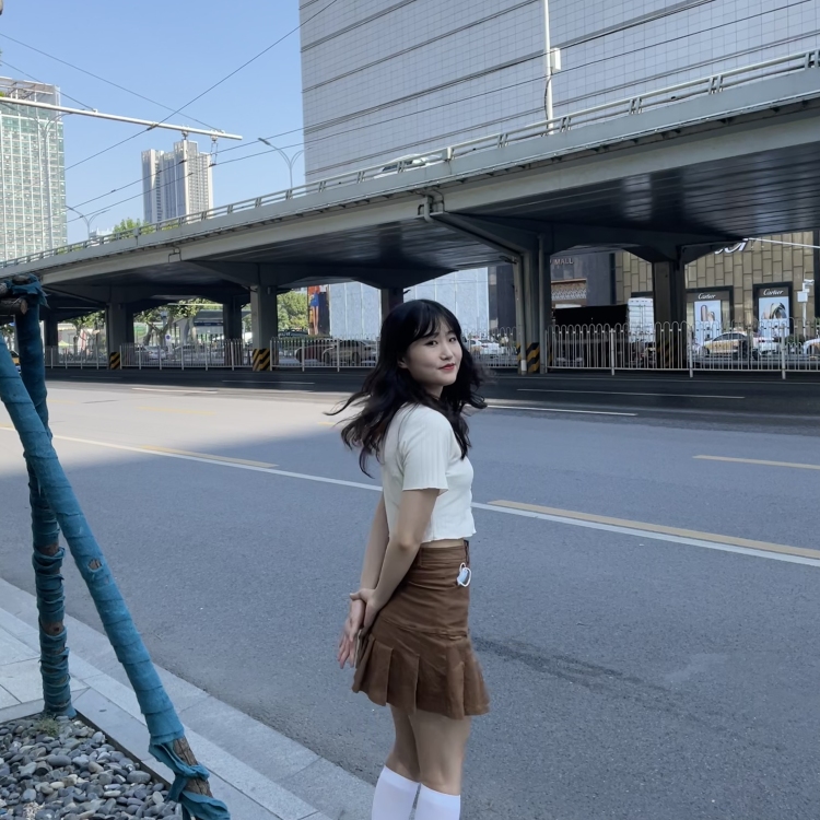 芋泥洒了一地啵啵-河南省·鹤壁市·淇滨区--165 95斤 会拍照会搭配会p图性格活泼开朗可以尝试多种风格诚信第一中国人不骗中国人