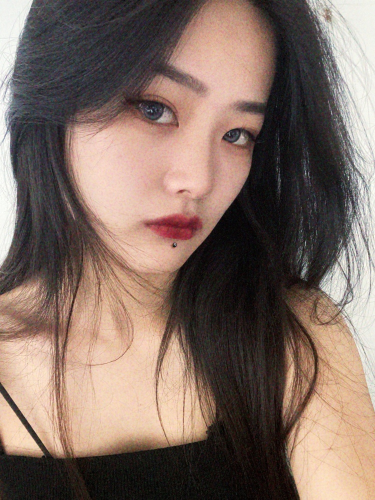 小李吖-天津市·天津市·津南区-抖音快手***-身高:162 体重:102 穿衣风格都可驾驭 事少 秒回