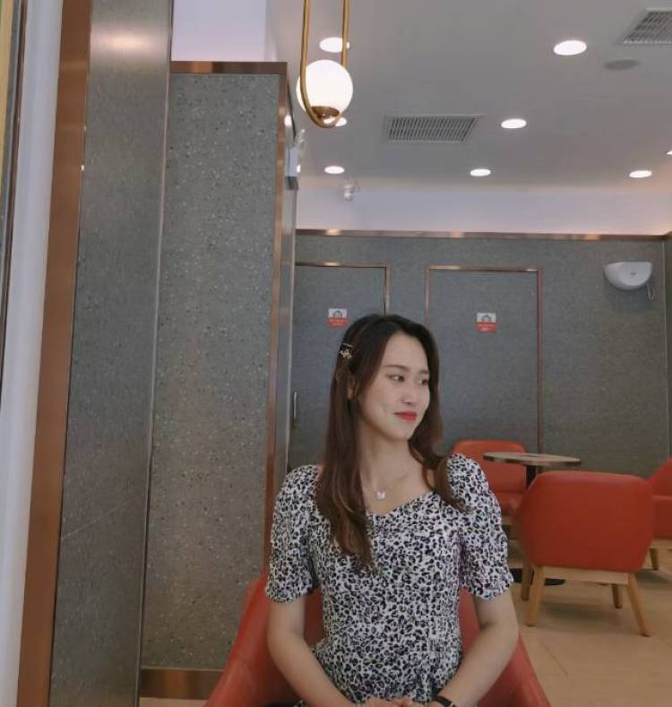 风里留存爱意-河北省·保定市·莲池区--诚心接寄拍  网拍服装包包各种都可以
身高177 体重115 在读大学生