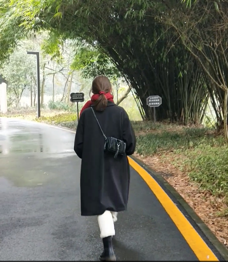 糯米团子*-贵州省·遵义市·桐梓县--净身高160 90斤 时间自由可随时接单拍照 具备些许拍照技巧以及p图技能