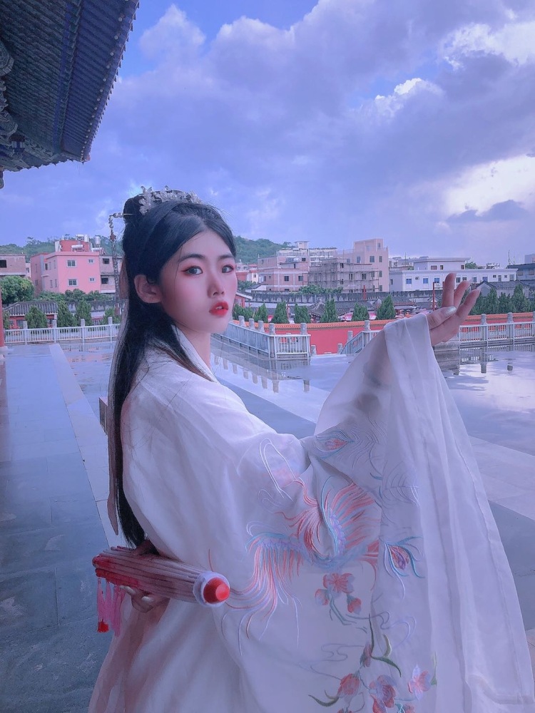妖妖-福建省·龙岩市·新罗区-抖音-爱拍照,会p图,有经验,买家秀、寄拍、平面模特都可以,风格多,需要合作的商家可以联系我!
年龄:21
身高:165CM
体重:48KG