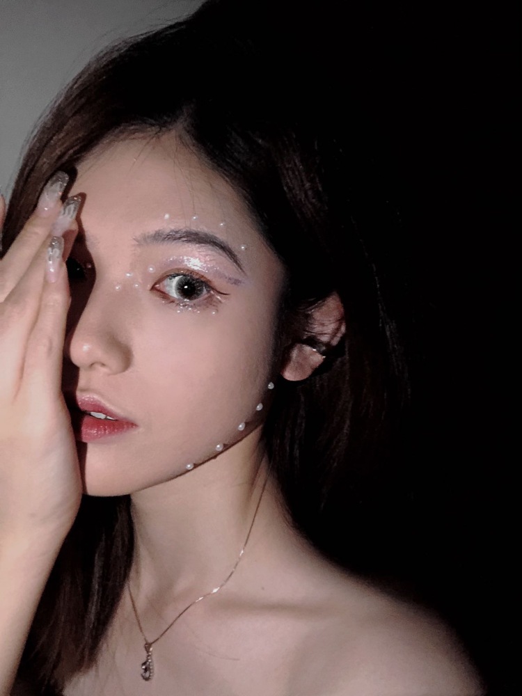 FRAME-广东省·广州市·白云区-微博抖音***-拍照修图剪辑等 出图快且高级自然 不满意可重拍 163cm 44kg