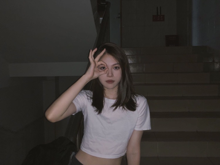 FRAME-广东省·广州市·白云区-微博抖音***-拍照修图剪辑等 出图快且高级自然 不满意可重拍 163cm 44kg