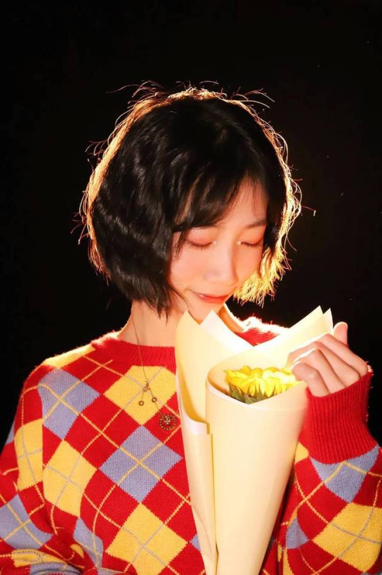 馒头呢-浙江省·温州市·平阳县--接寄拍，各种风格首饰衣服鞋子包包都可
身高168
体重98
喜欢健身，拍照，各种风格都可以