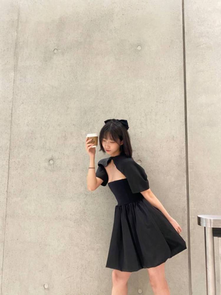 馒头呢-浙江省·温州市·平阳县--接寄拍,各种风格首饰衣服鞋子包包都可
身高168
体重98
喜欢健身,拍照,各种风格都可以