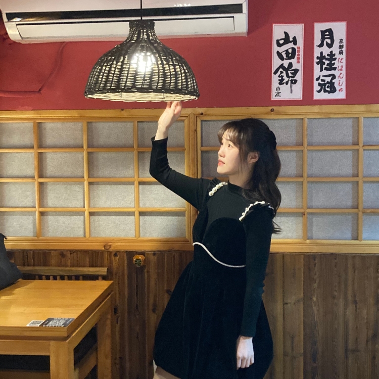 Miko-浙江省·温州市·龙湾区-抖音、***、微博-身高161cm、体重47kg,办公室文员朝九晚五周末双休，时间自由。可接抖音、拼多多、淘宝、***等平台买家秀，新人一枚。