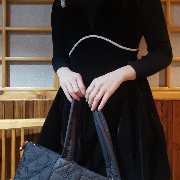 Miko-浙江省·温州市·龙湾区-抖音、***、微博-身高161cm、体重47kg,办公室文员朝九晚五周末双休，时间自由。可接抖音、拼多多、淘宝、***等平台买家秀，新人一枚。