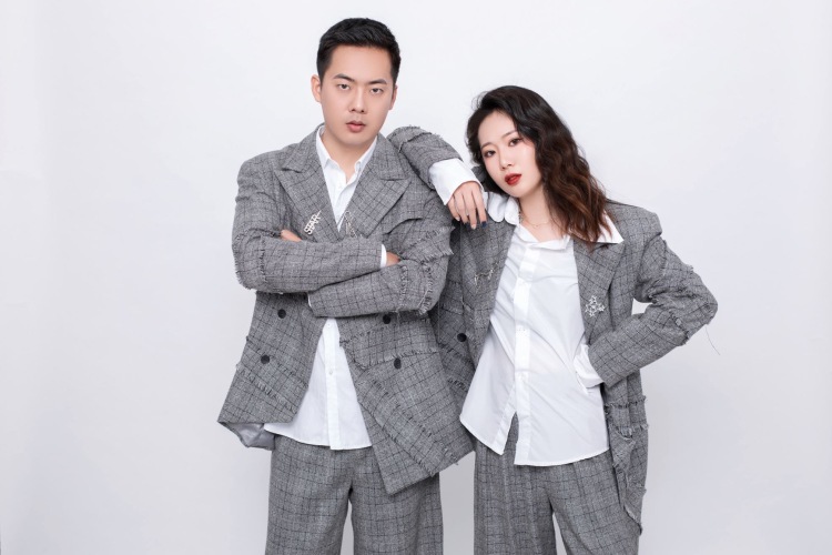🐧小美啊-山东省·青岛市·黄岛区--接寄拍、情侣装、买家秀,可约拍只接受省内!价钱可以商量!攒经验!保质保量!