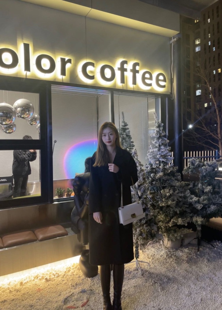 🖤-山西省·太原市·迎泽区--接寄拍 饰品 包包 衣服 化妆品 美瞳……
本人身高172体重108
各种风格都可以驾驭
可露脸/不露脸
