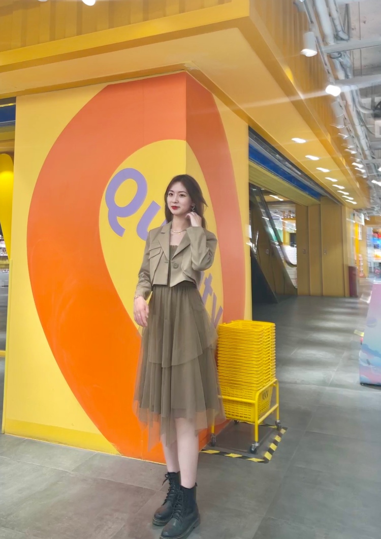 🖤-山西省·太原市·迎泽区--接寄拍 饰品 包包 衣服 化妆品 美瞳……
本人身高172体重108
各种风格都可以驾驭
可露脸/不露脸