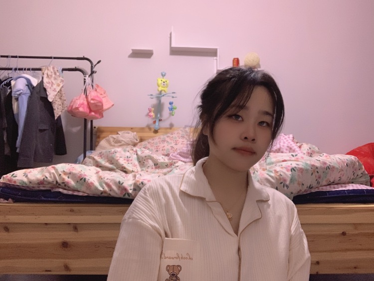 是小鄭吖.-福建省·宁德市·福鼎市--是一个活泼开朗爱笑的幼儿老师,身高166体重59公斤,穿着可以变化