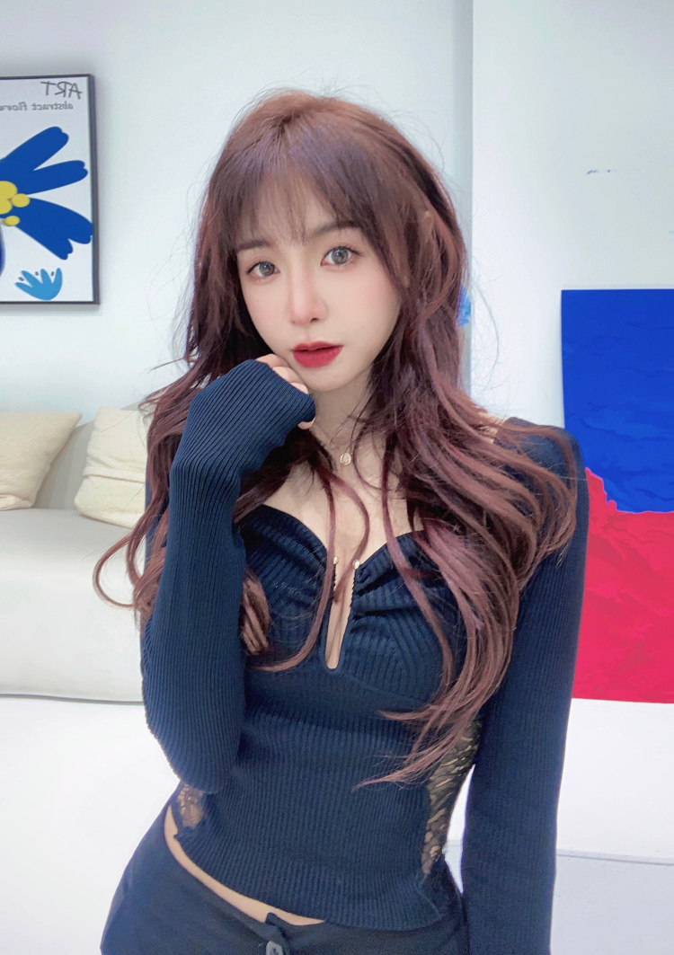 Ting💜-四川省·成都市·青羊区-抖音***微博-平时自己喜欢拍照打卡,身高163,体重46,风格多样化。性格好,不作,效率高。可以接淘宝寄拍,带货,开箱测评,探店,拍摄等等~欢迎老板们砸单子呀
